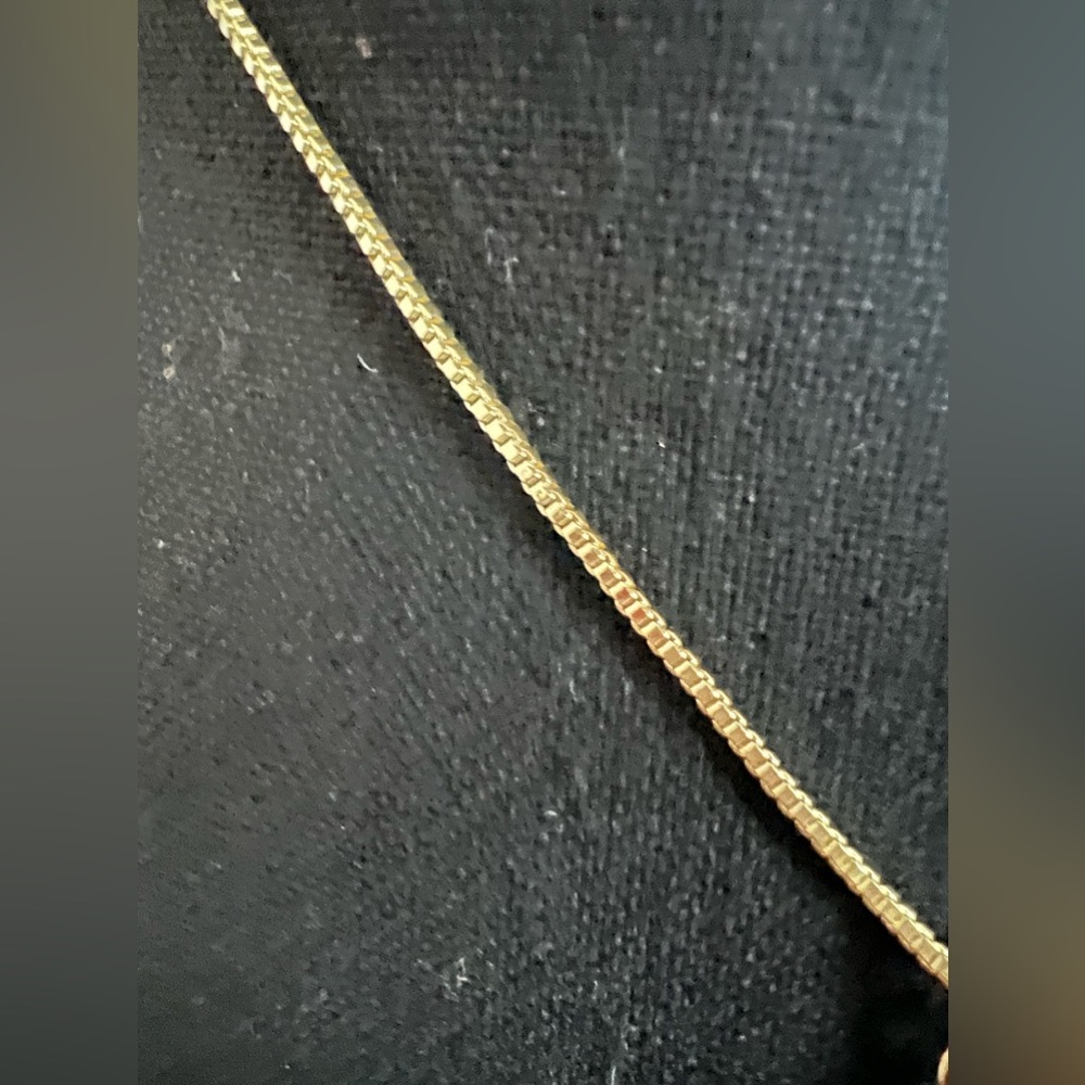 16” gold plated chain and pendant. - Picture 3 of 3